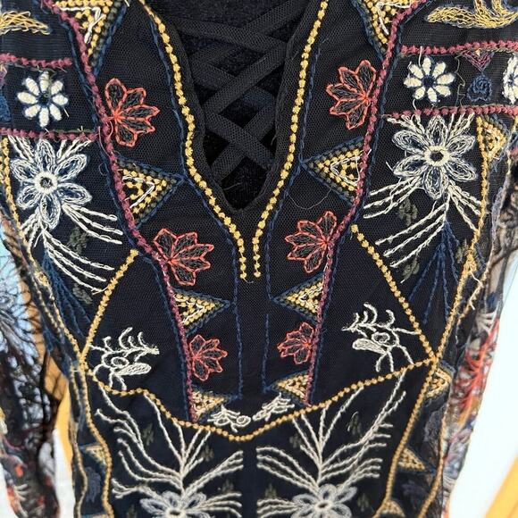 American Eagle Outfitters women’s embroidered top size S, black - Picture 3 of 9